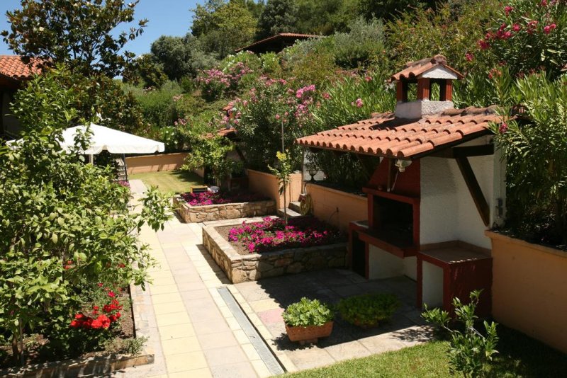 Elena Apartments - Снимка 3