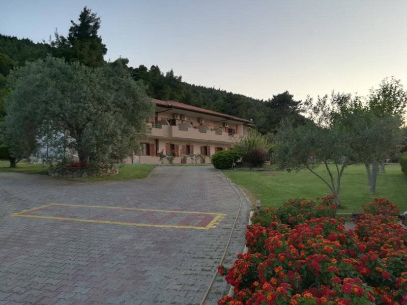 Elena Apartments - Снимка 11