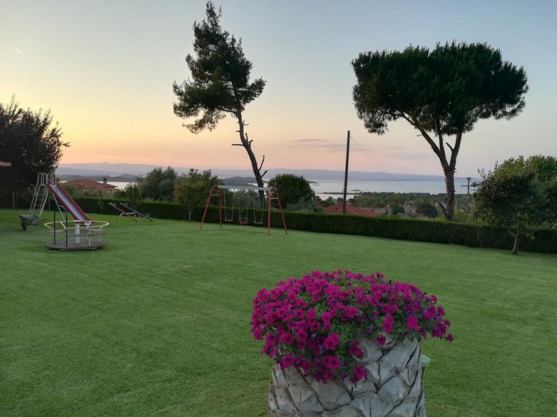 Elena Apartments - Снимка 9