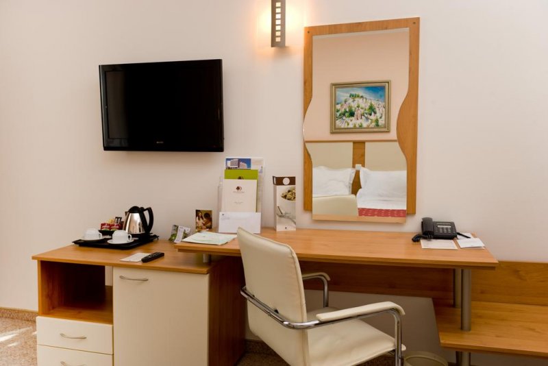 Хотел ДабълТрий Хилтън - Снимка 4