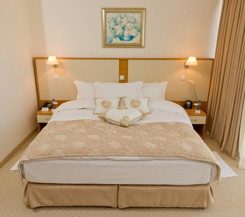 Хотел ДабълТрий Хилтън - Снимка 1