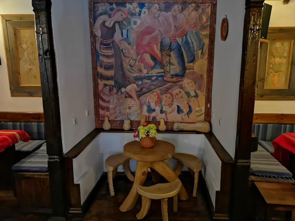 Делник във Велинград. Нощувка на човек със закуска само за 19.50 лв. в Старата къща - Снимка 8