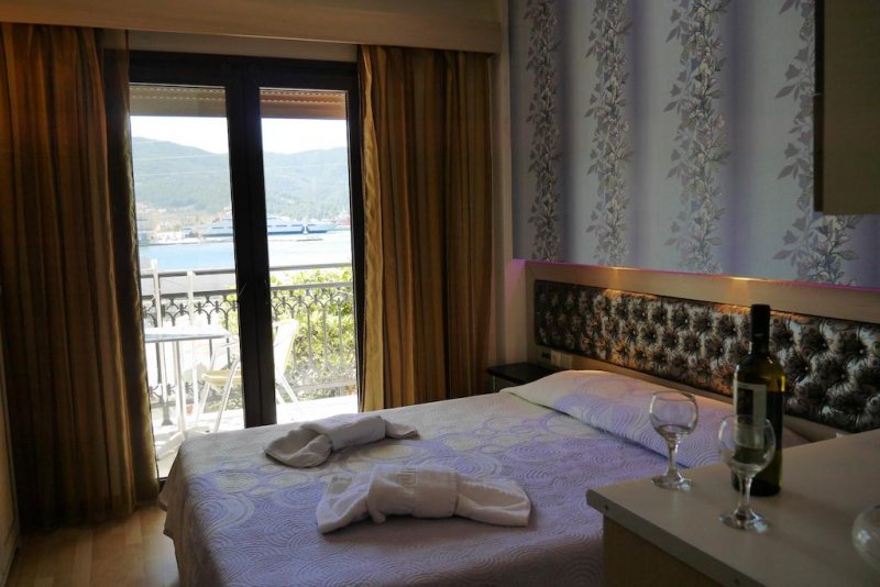 Captain's Beach Boutique Apartments - Снимка 3