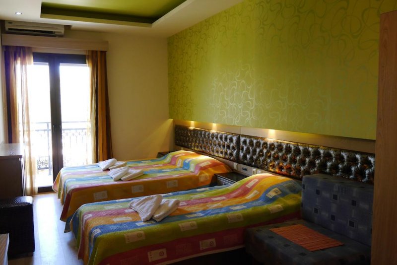 Captain's Beach Boutique Apartments - Снимка 2