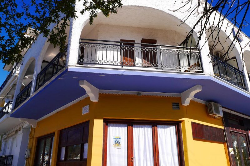 Captain's Beach Boutique Apartments - Снимка 8
