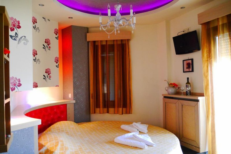 Captain's Beach Boutique Apartments - Снимка 4