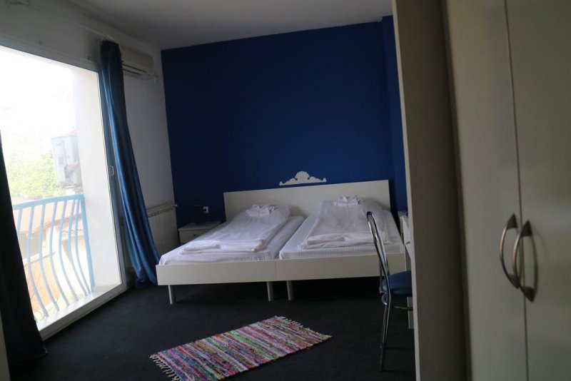 Семеен хотел Четири сезона - Снимка 3