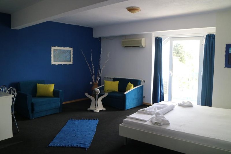 Семеен хотел Четири сезона - Снимка 3