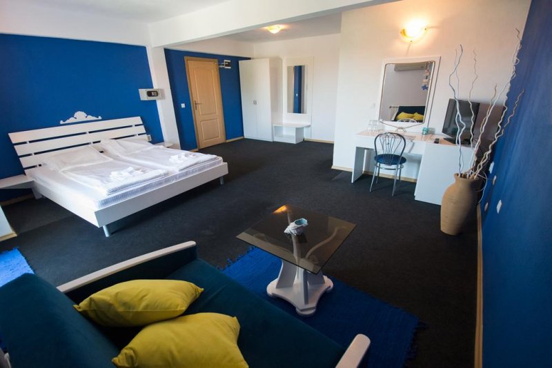 Семеен хотел Четири сезона - Снимка 1