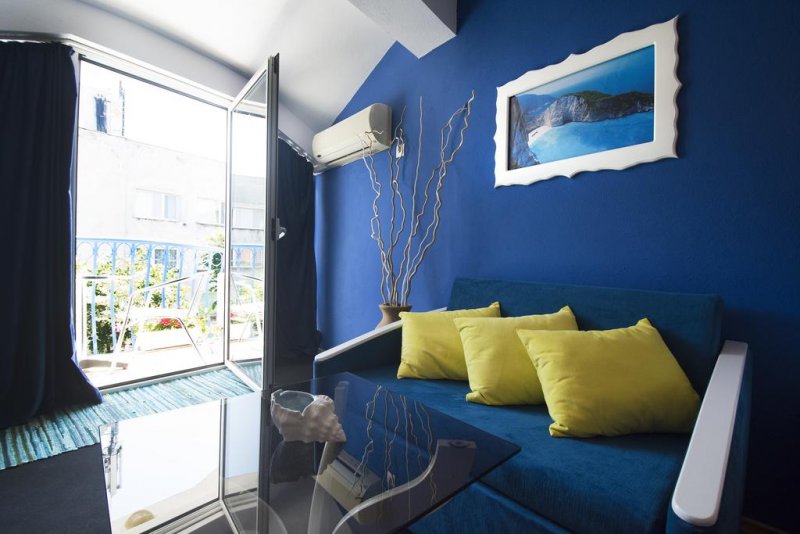 Семеен хотел Четири сезона - Снимка 1