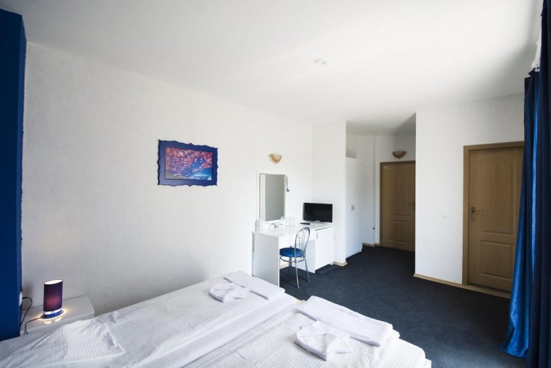 Семеен хотел Четири сезона - Снимка 1