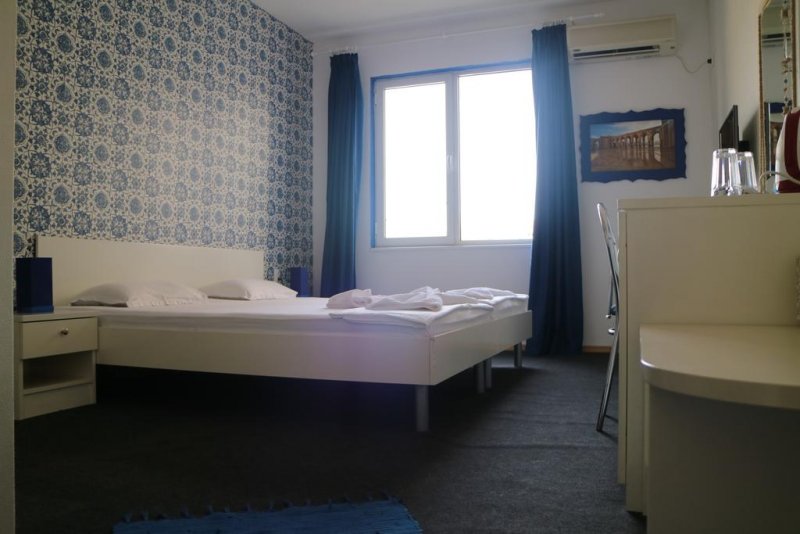 Семеен хотел Четири сезона - Снимка 2