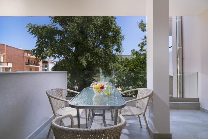 Estian Deluxe - Снимка 1