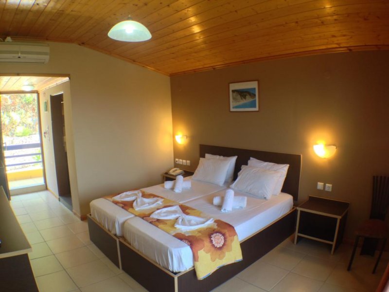 Politia Hotel - Снимка 2