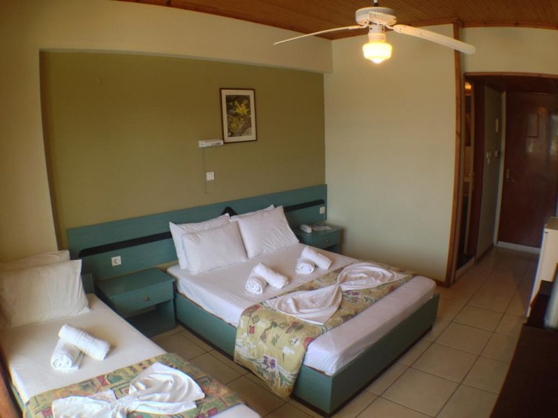 Politia Hotel - Снимка 1