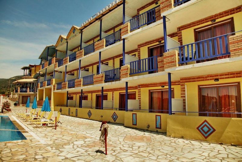 Politia Hotel - Снимка 2