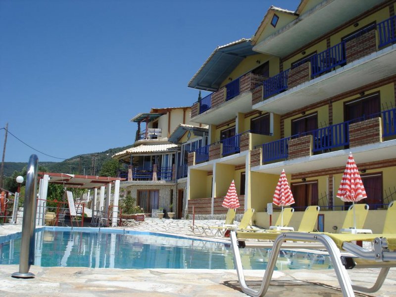 Politia Hotel - Снимка 1