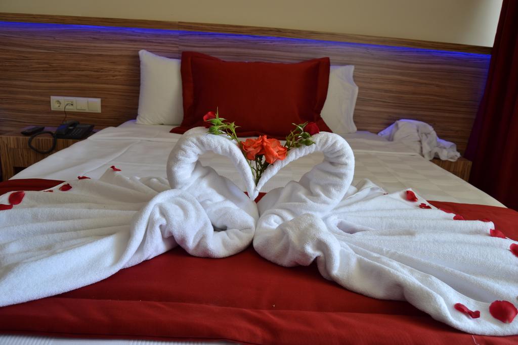 На ПЪРВА линия в Кушадасъ, Турция! 5 нощувки на човек на бза All inclusive + басейн в хотел Белмаре**** - Снимка 36