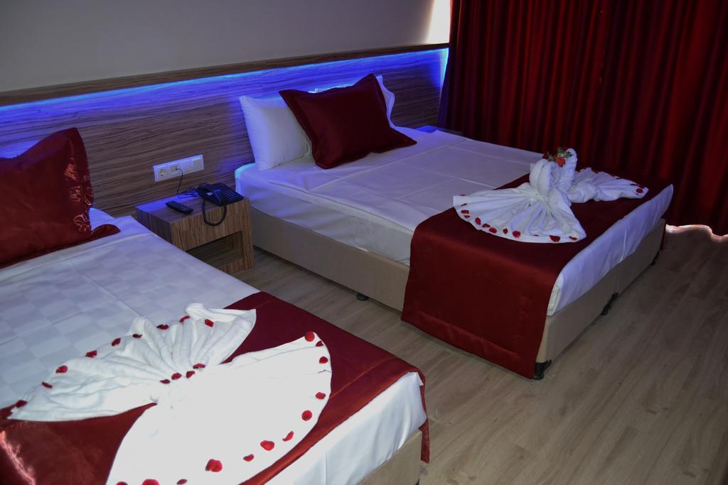 На ПЪРВА линия в Кушадасъ, Турция! 5 нощувки на човек на бза All inclusive + басейн в хотел Белмаре**** - Снимка 5