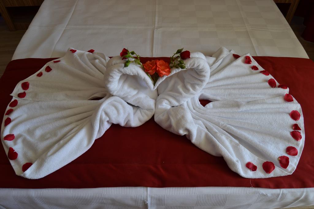 На ПЪРВА линия в Кушадасъ, Турция! 5 нощувки на човек на бза All inclusive + басейн в хотел Белмаре**** - Снимка 2