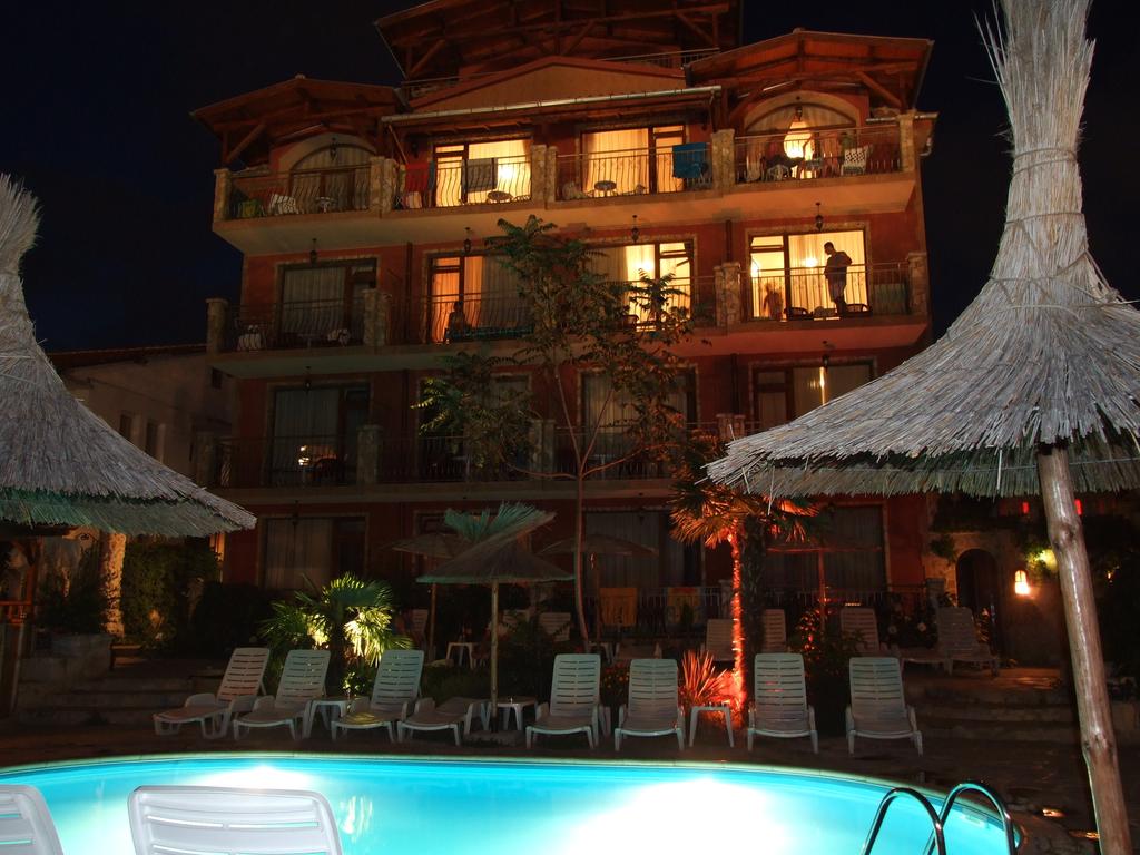 Море 2020 в Равда! Нощувка на човек + басейн в хотел Тропикана - Снимка 24