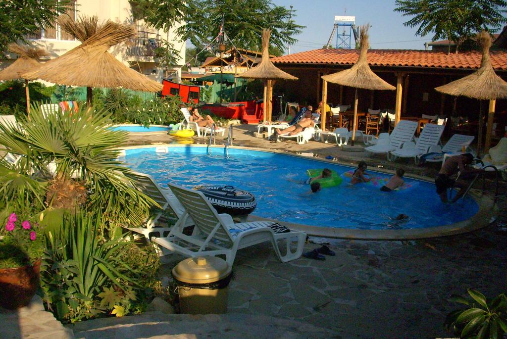 Море 2020 в Равда! Нощувка на човек + басейн в хотел Тропикана - Снимка 29