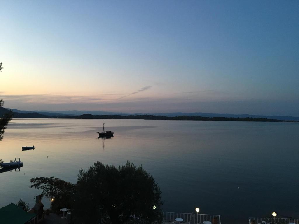 5 нощувки със закуски и вечери в хотел Diaporos 3*, Халкидики, Гърция през Август! - Снимка 10