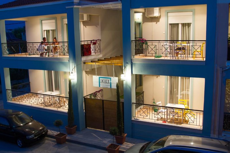 Ikies Luxury Apartments - Снимка 0