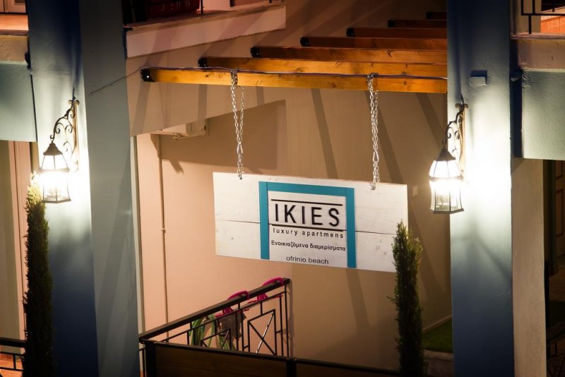 Ikies Luxury Apartments - Снимка 2