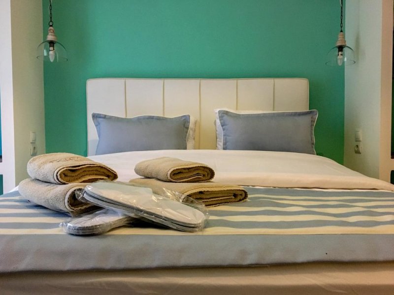 Ikies Luxury Apartments - Снимка 7