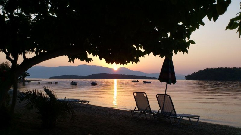 Avra Beach Hotel - Снимка 1