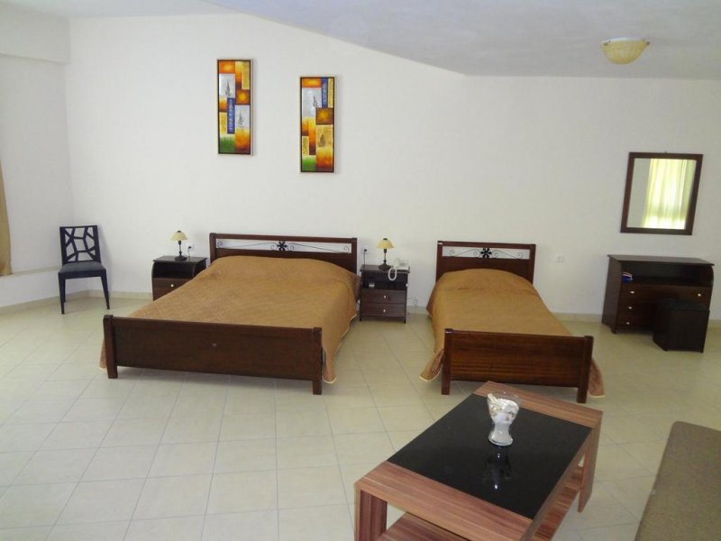 Avra Beach Hotel - Снимка 4