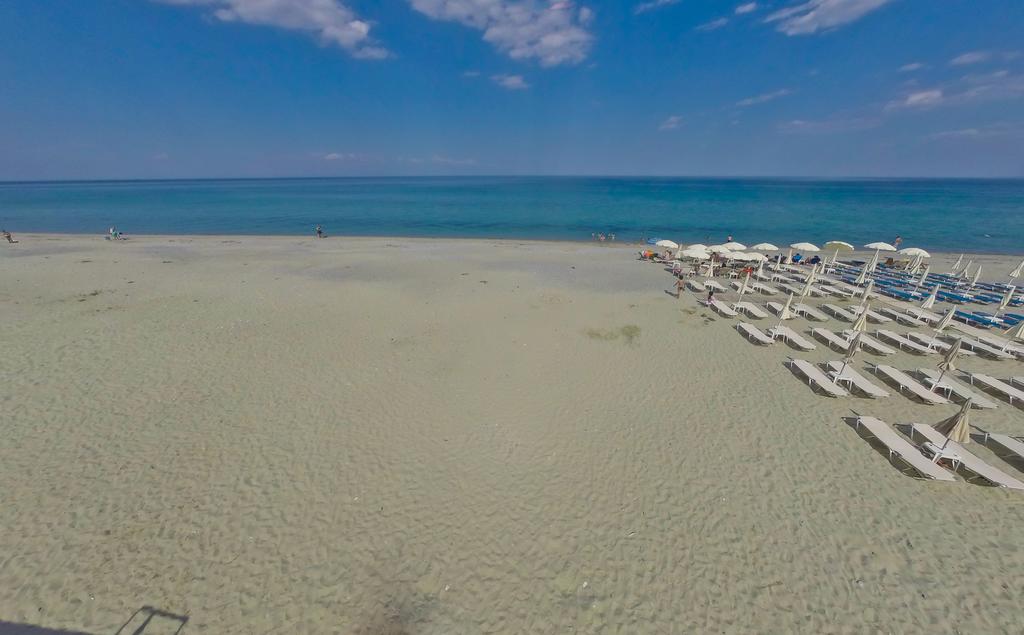 7 -13 Август на брега на морето в Гърция! All Inclusive + басейн, чадър за плажа и анимация за деца в Olympion Zeus***, Олимпийска ривиера - Снимка 3