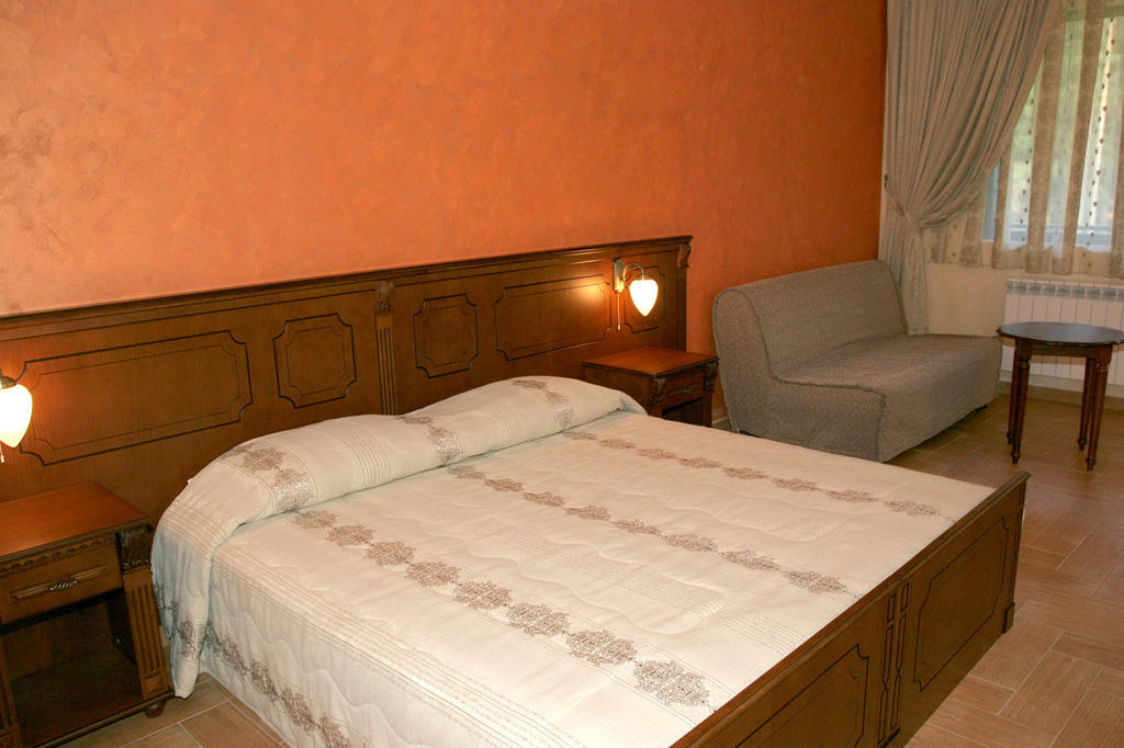Пролет във Велинград 2 нощувки на човек със закуски + сауна, парна баня и джакузи в хотел Свети Георги, Велинград - Снимка 10