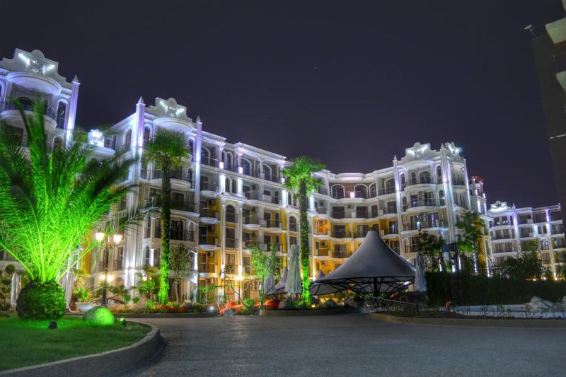 Апарткомплекс Хармони Суитс - Монте Карло - Снимка 1