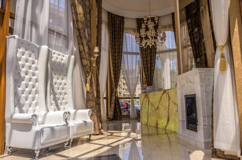 Апарткомплекс Хармони Суитс - Монте Карло - Снимка 9