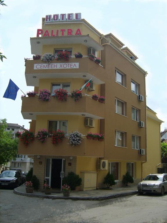 Еднодневен пакет без изхранване в Семеен хотел Палитра***, Варна - Снимка 
