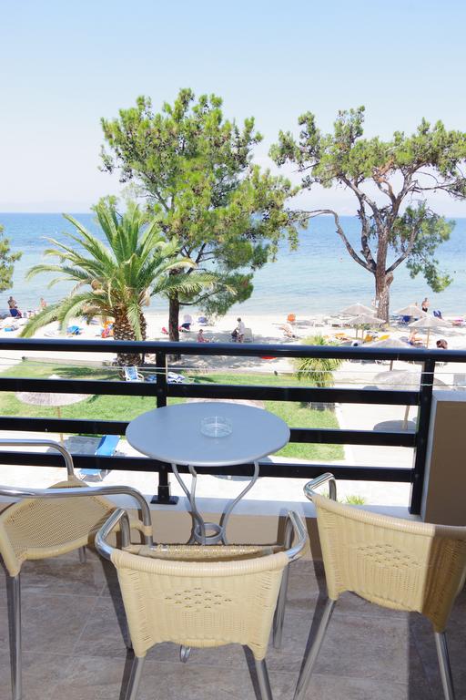 Лято 2020 на самия плаж в Скала-Рахониу, о. Тасос! Нощувка на човек в супериор стая със закуска и вечеря + частен плаж и басейн от хотел Rachoni Bay Resort - Снимка 29