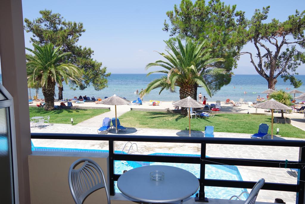 Лято 2020 на самия плаж в Скала-Рахониу, о. Тасос! Нощувка на човек в супериор стая със закуска и вечеря + частен плаж и басейн от хотел Rachoni Bay Resort - Снимка 28