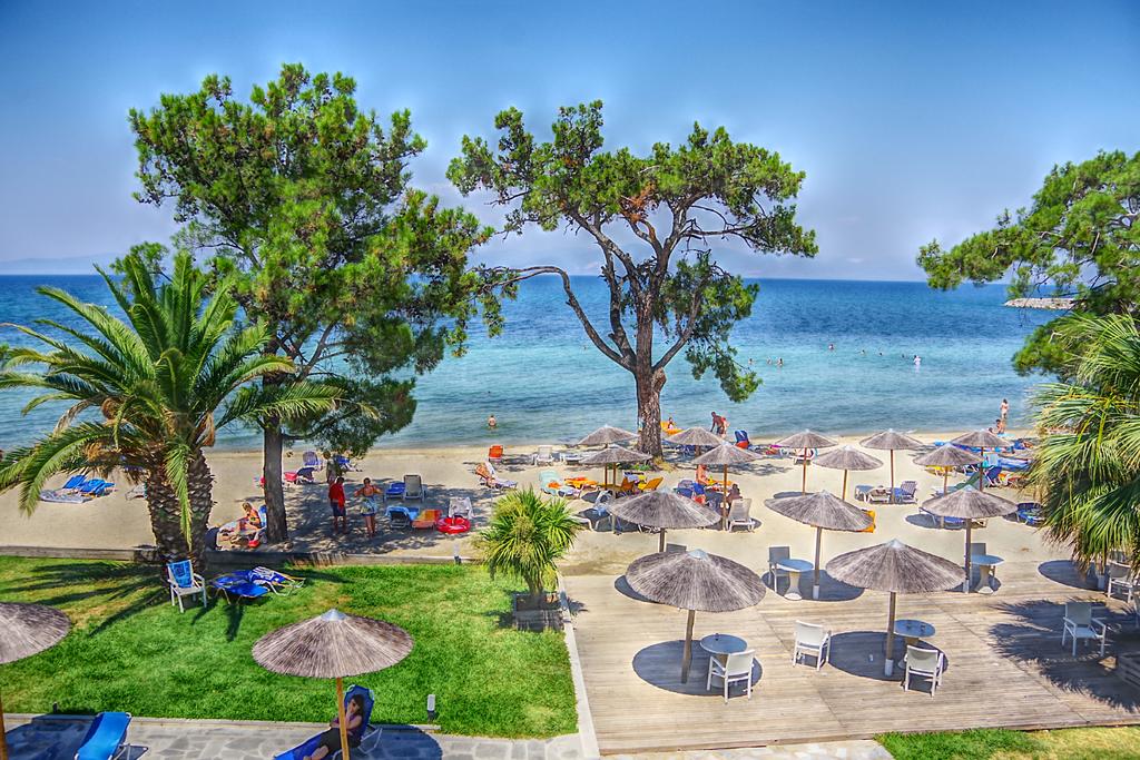 Лято 2020 на самия плаж в Скала-Рахониу, о. Тасос! Нощувка на човек в супериор стая със закуска и вечеря + частен плаж и басейн от хотел Rachoni Bay Resort - Снимка 35