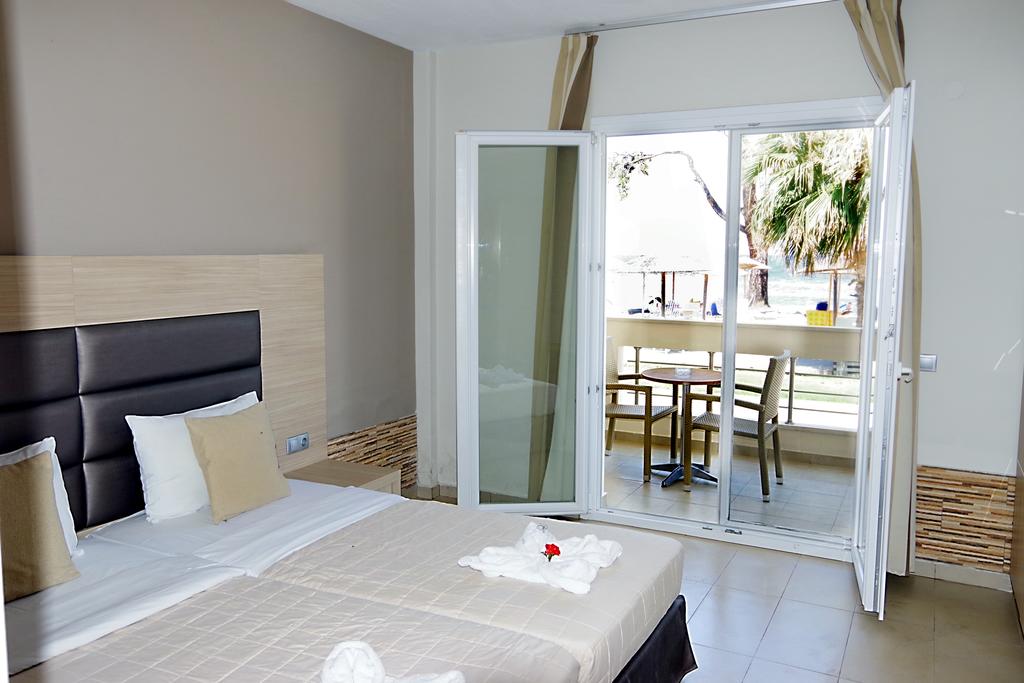 Лято 2020 на самия плаж в Скала-Рахониу, о. Тасос! Нощувка на човек в супериор стая със закуска и вечеря + частен плаж и басейн от хотел Rachoni Bay Resort - Снимка 19