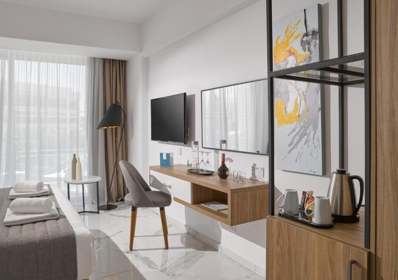 The Blue Ivy Hotel and Suites - Снимка 9