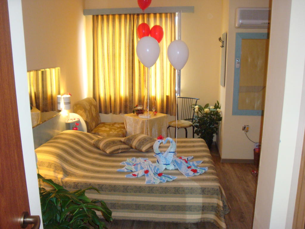 Нощувка на човек от хотел Колор, Варна - Снимка 11