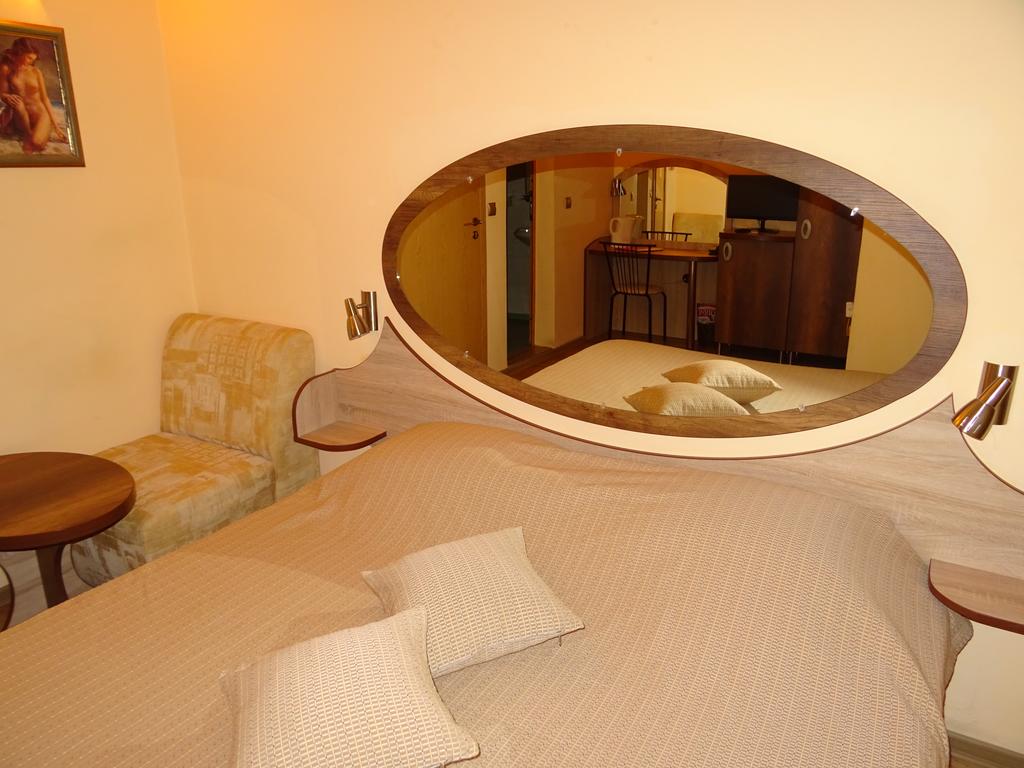 Нощувка на човек от хотел Колор, Варна - Снимка 40