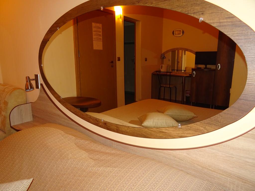 Нощувка на човек от хотел Колор, Варна - Снимка 30