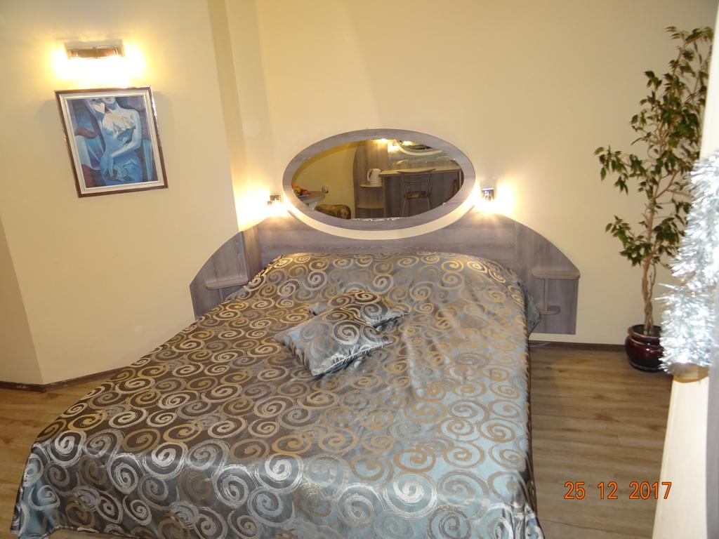 Нощувка на човек от хотел Колор, Варна - Снимка 33