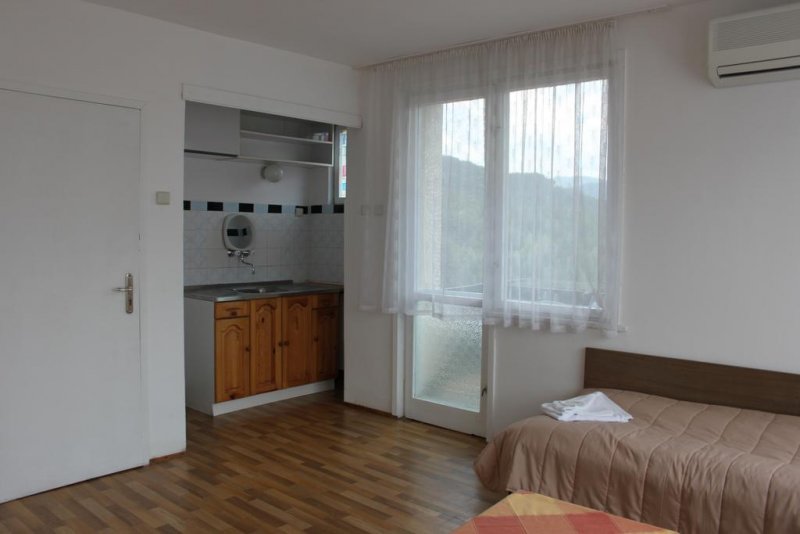 Къща за гости Крис - Снимка 4