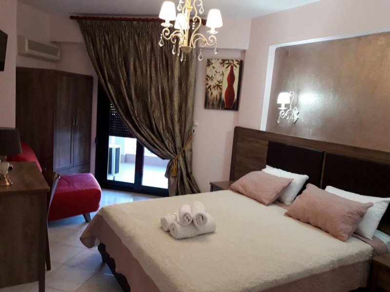 Villa Paradise Hotel - Снимка 1