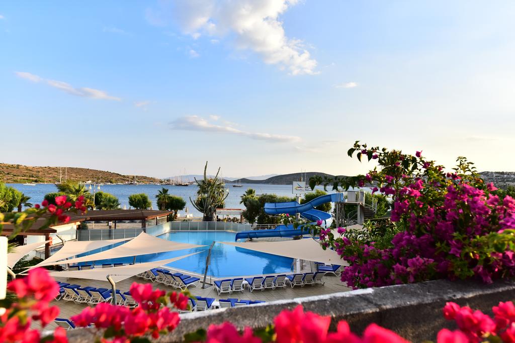 Ранни записвания за Великден или майски празници в Бодрум, Турция! 5 или 7 нощувки на човек на база Аll Inclusive +  собствен плаж и 2 басейна с водни пързалки от хотел Parkim Ayaz. Дете до 1 - Снимка 3