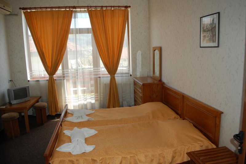 Хотел Плавис - Снимка 1